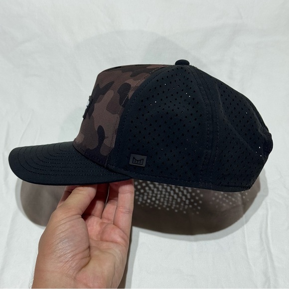 EUC Melin Odyssey Hydro SZ 58 CM Stacked Snapback Mesh Hat Black Camo Mesh - Picture 6 of 8